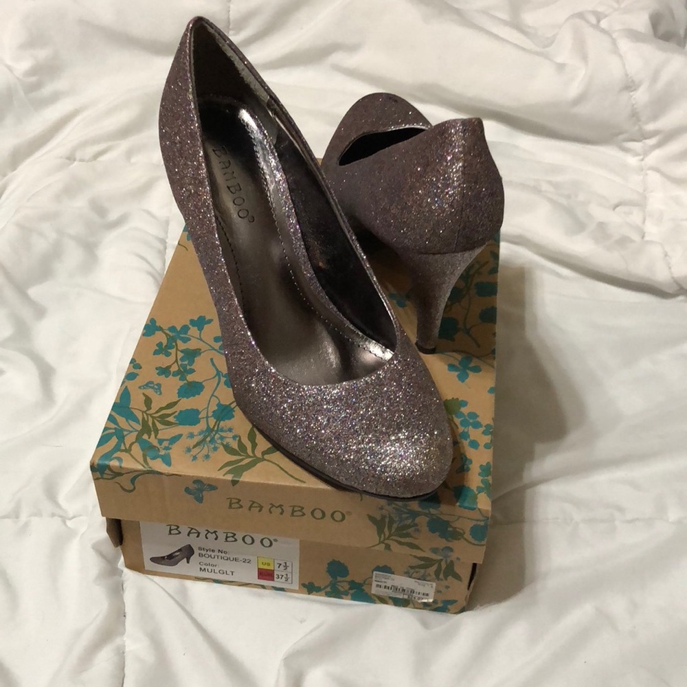 Glittery pumps shoes